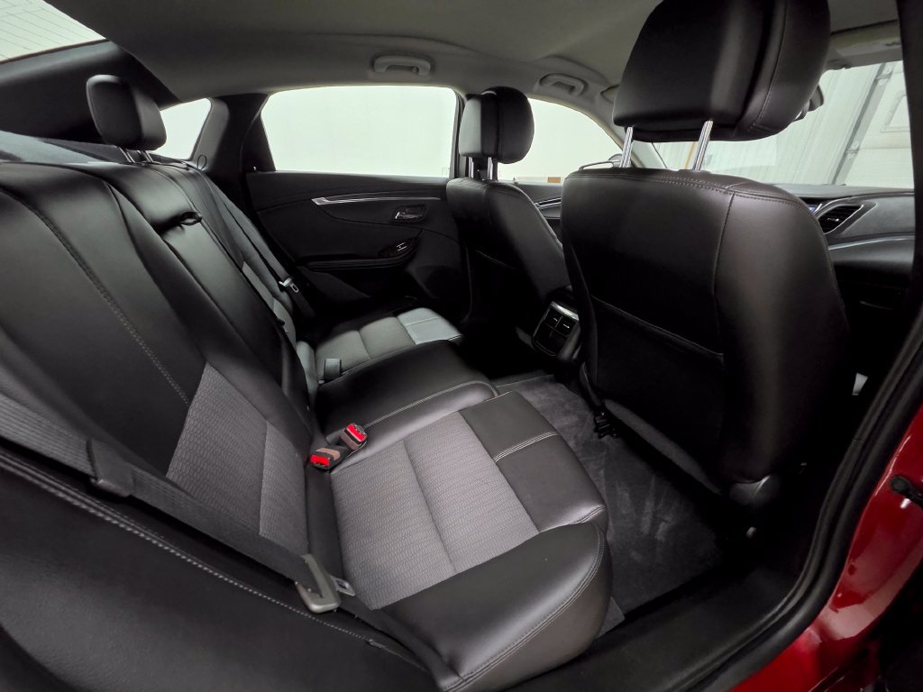 Used 2014 Chevrolet Impala LT w/ Convenience Package FWD image 32