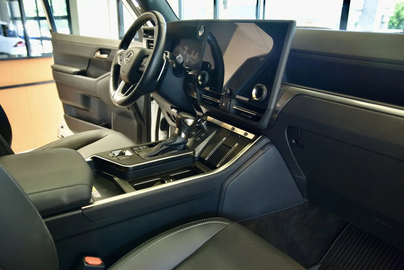 Used 2024 Lexus GX 550 w/ Accessory Package (Z1) image 30