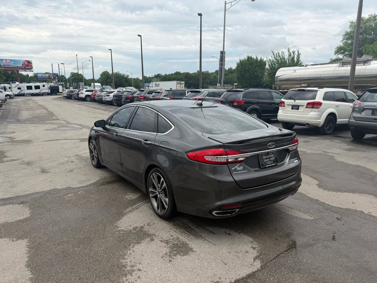Used 2017 Ford Fusion Titanium FWD image 5