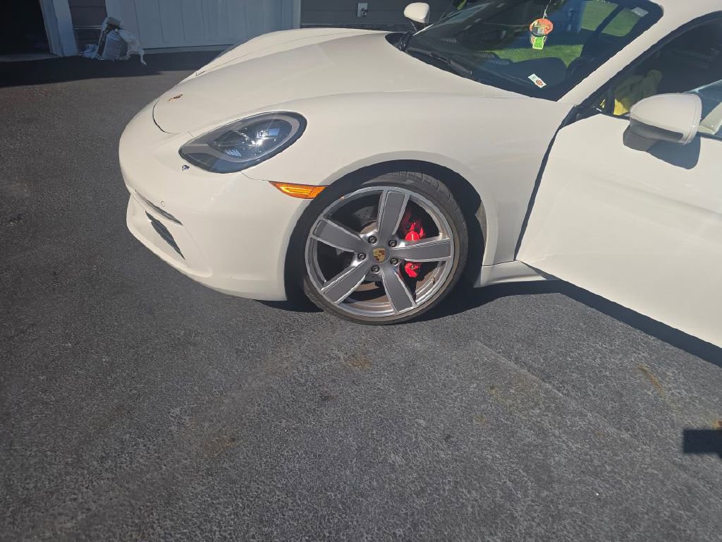 Used 2018 Porsche 718 Cayman S image 2