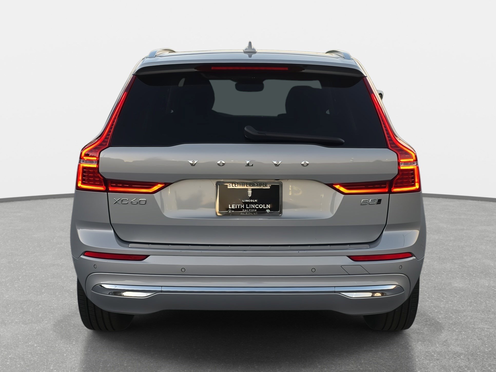 Used 2023 Volvo XC60 B5 Plus w/ Climate Package image 6