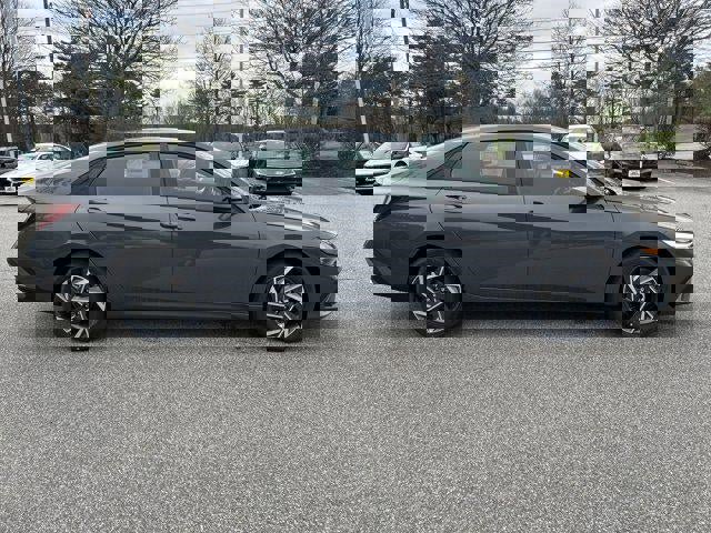 Used 2025 Hyundai Elantra Sport image 30