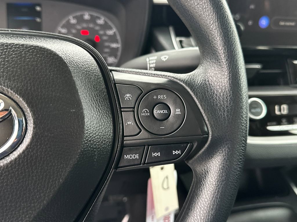 Used 2025 Toyota Corolla LE image 21