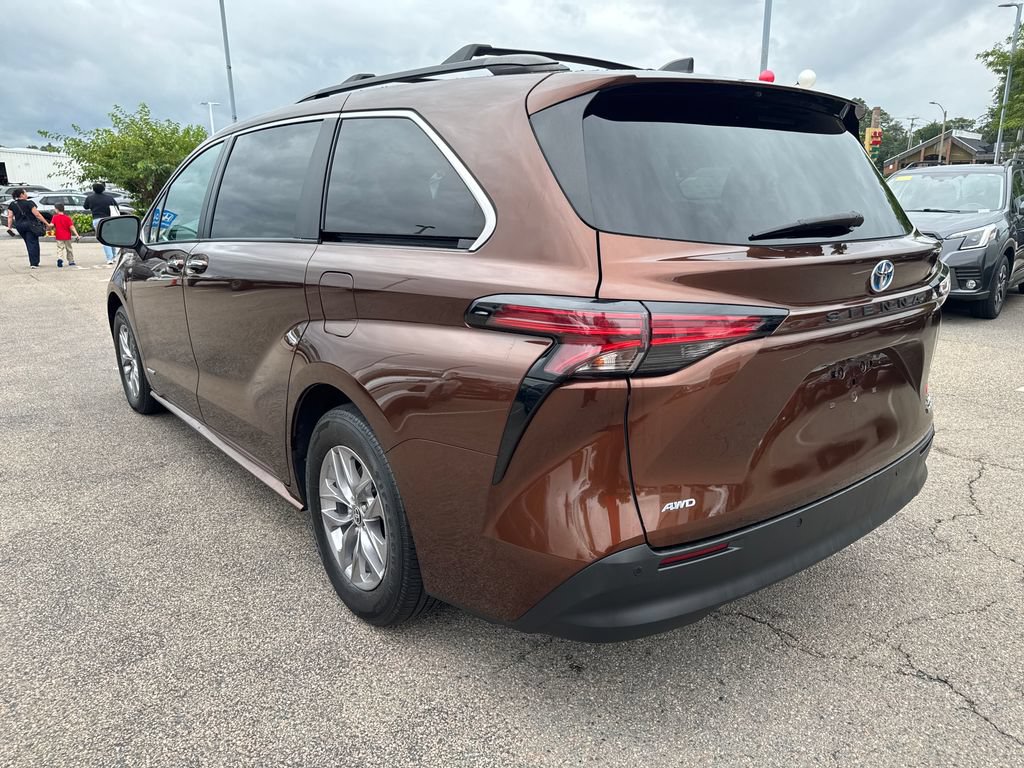Used 2021 Toyota Sienna XLE w/ XLE Plus Package AWD/4WD image 5