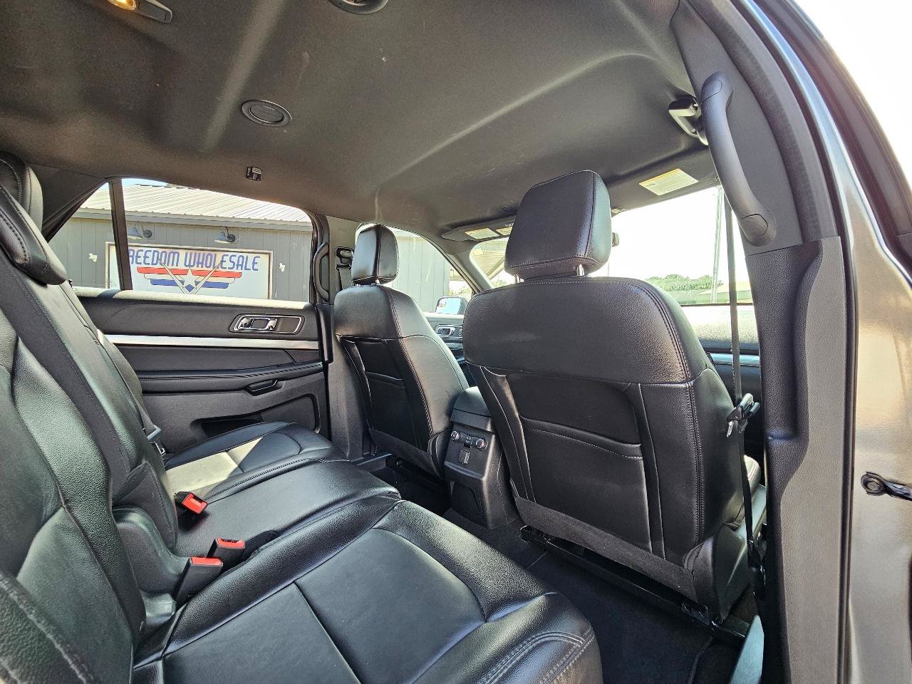 Used 2018 Ford Explorer XLT w/ Equipment Group 202A AWD/4WD image 35