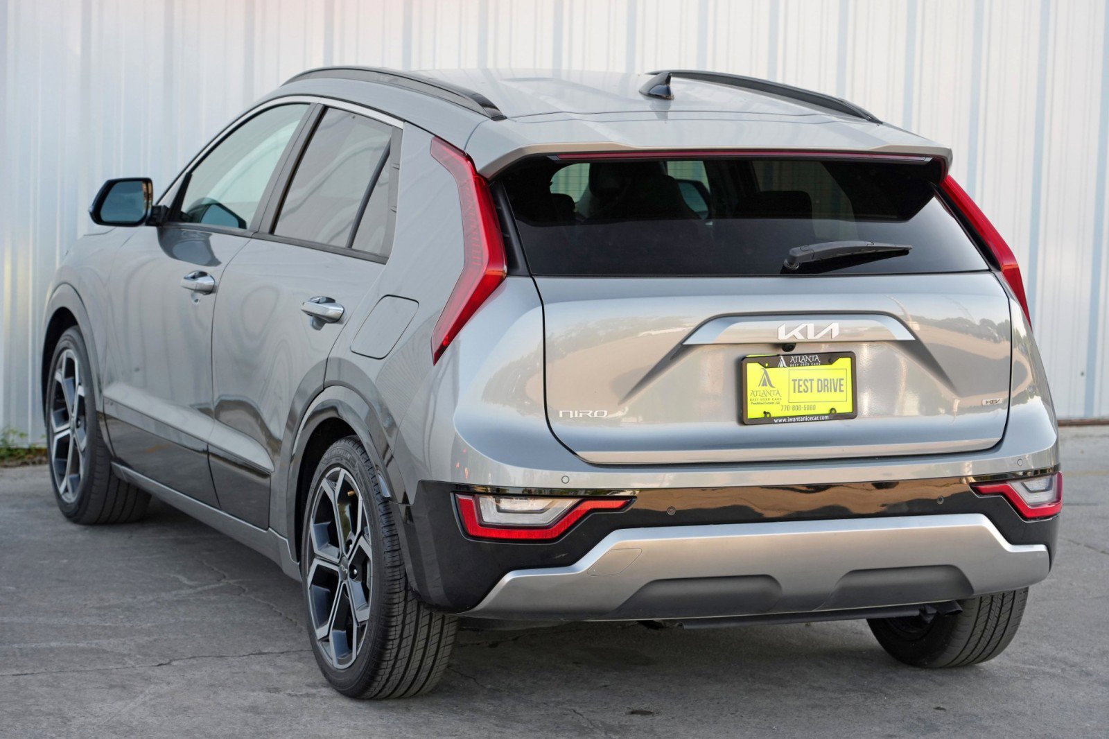 Used 2023 Kia Niro SX Touring image 45