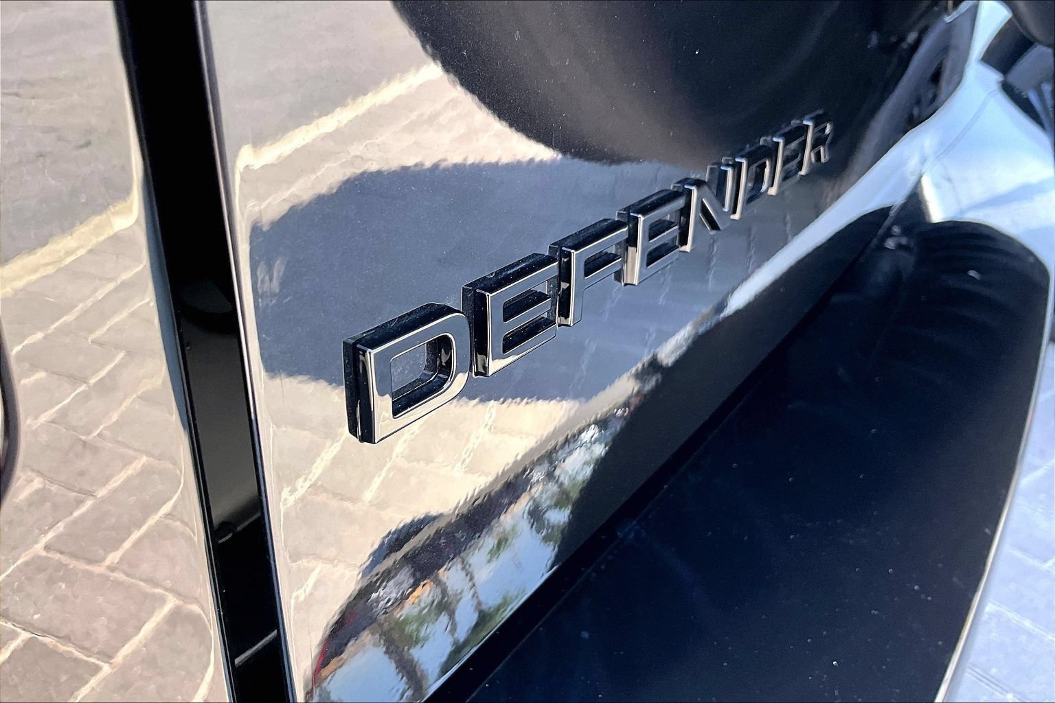 Used 2025 Land Rover Defender 90 X-Dynamic SE AWD/4WD image 8
