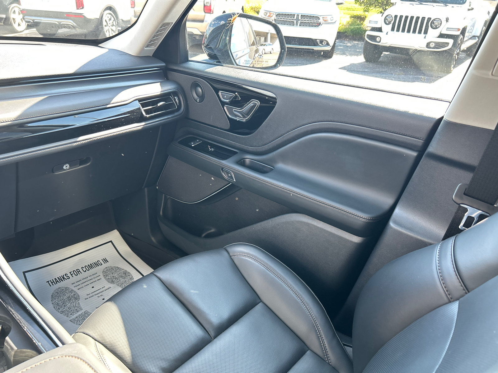 New 2026 Lincoln Aviator AWD image 31