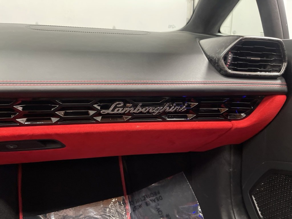 Used 2020 Lamborghini Huracan EVO image 35