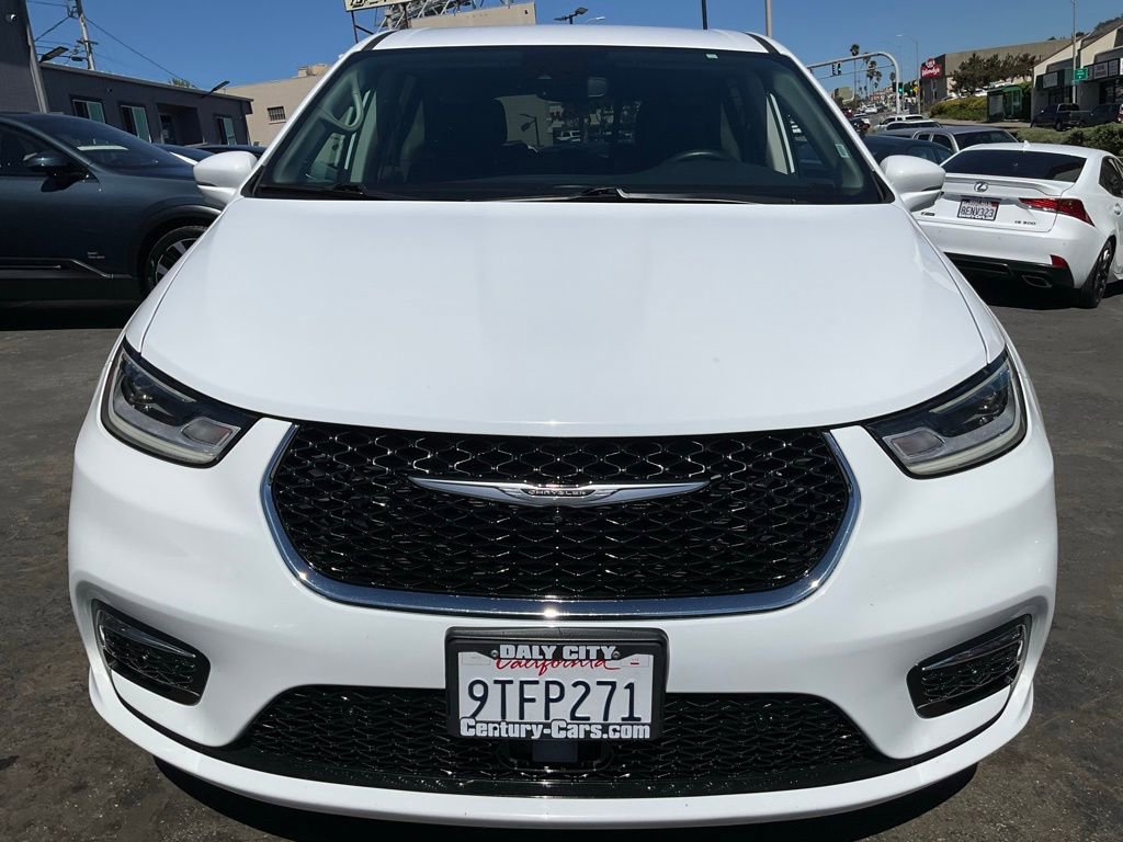 Used 2022 Chrysler Pacifica Touring-L w/ Uconnect Theater Family Group image 2