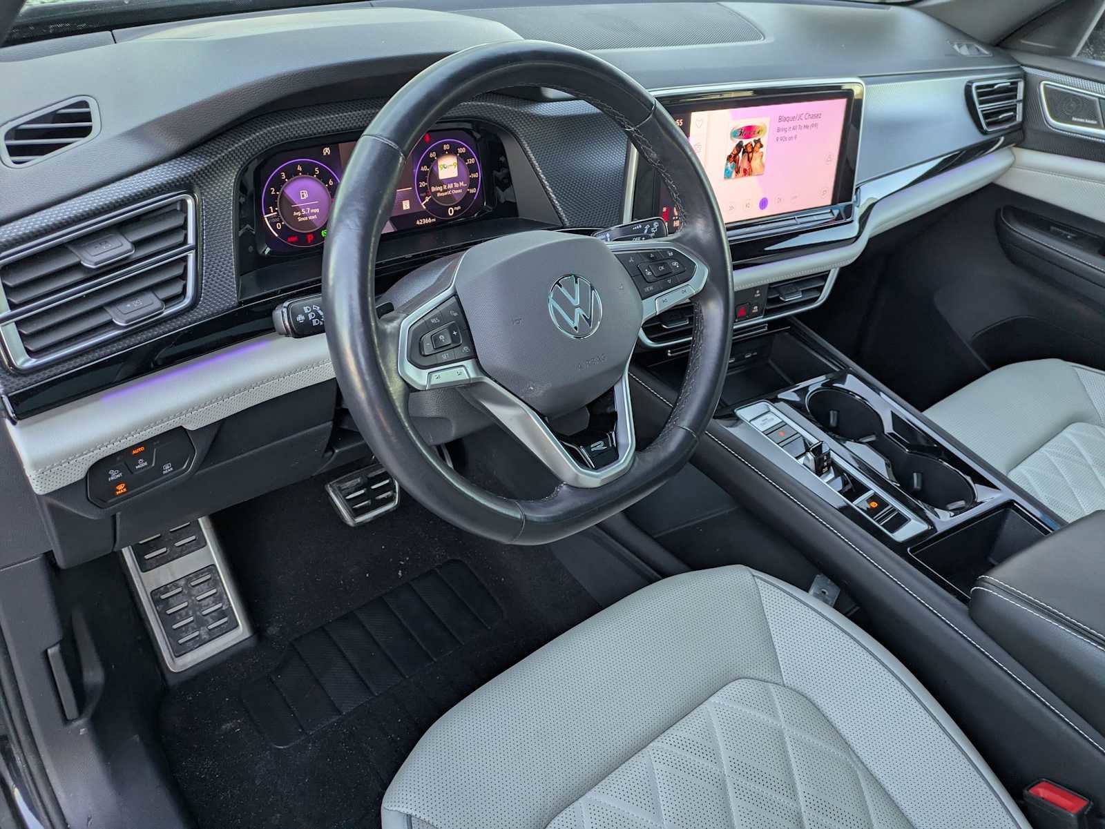 Used 2024 Volkswagen Atlas Cross Sport SEL Premium R-Line AWD/4WD image 2