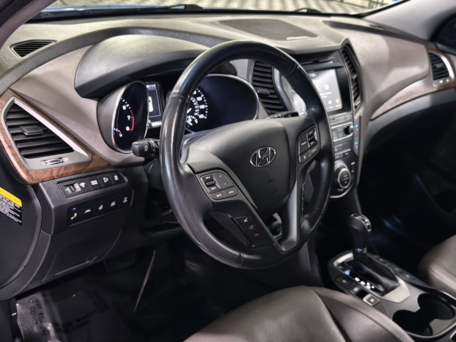 Used 2018 Hyundai Santa Fe Limited AWD/4WD image 21