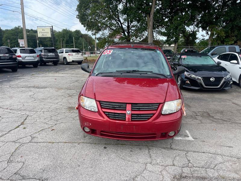 Used 2005 Dodge Grand Caravan SXT w/ Leather Interior Group FWD image 2