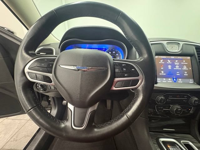 Used 2022 Chrysler 300 Touring L RWD image 19