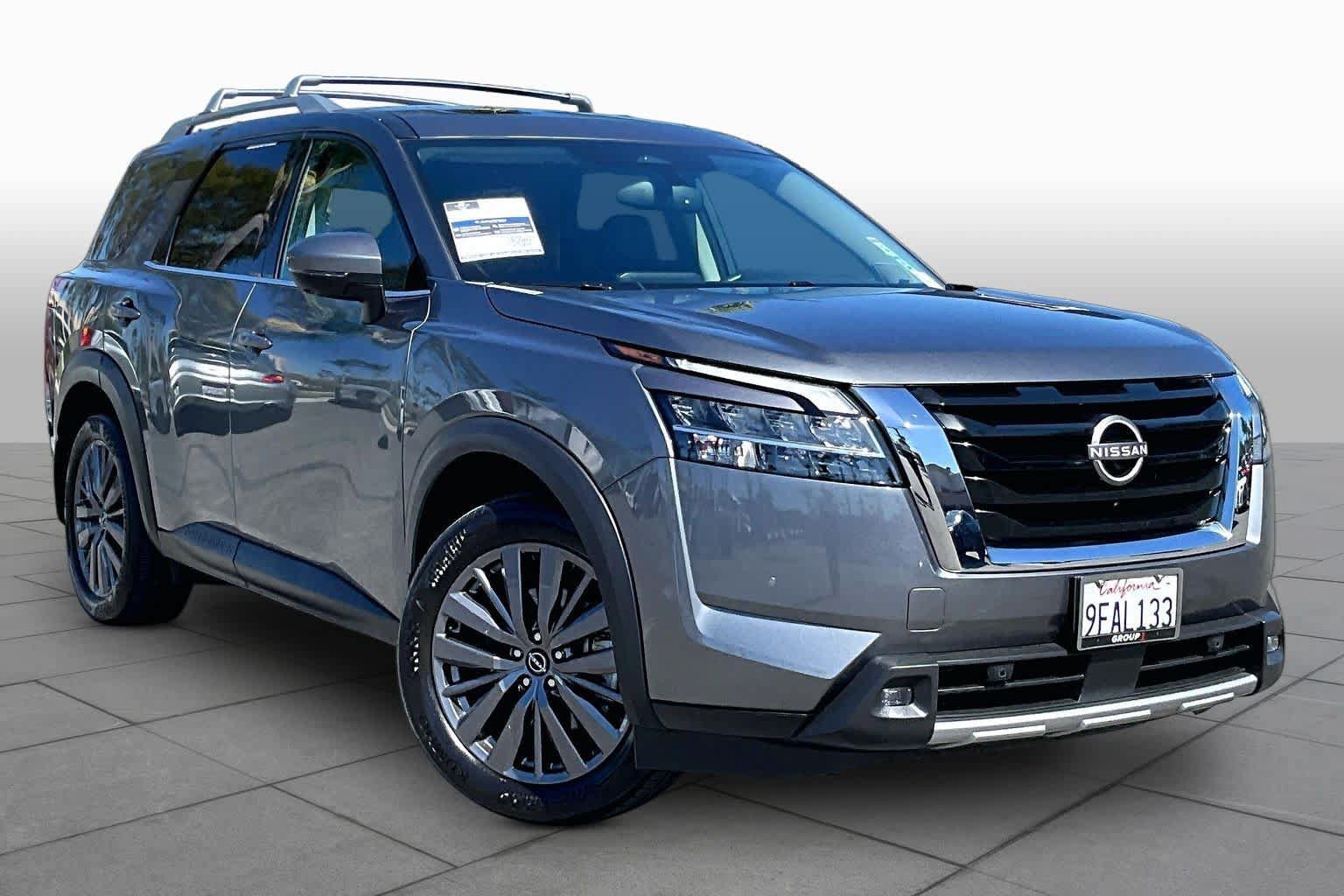 Used 2022 Nissan Pathfinder SL w/ SL Premium Package FWD image 2