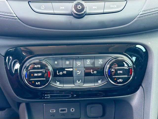 Used 2022 Buick Encore GX Essence w/ Experience Buick Package AWD/4WD image 31