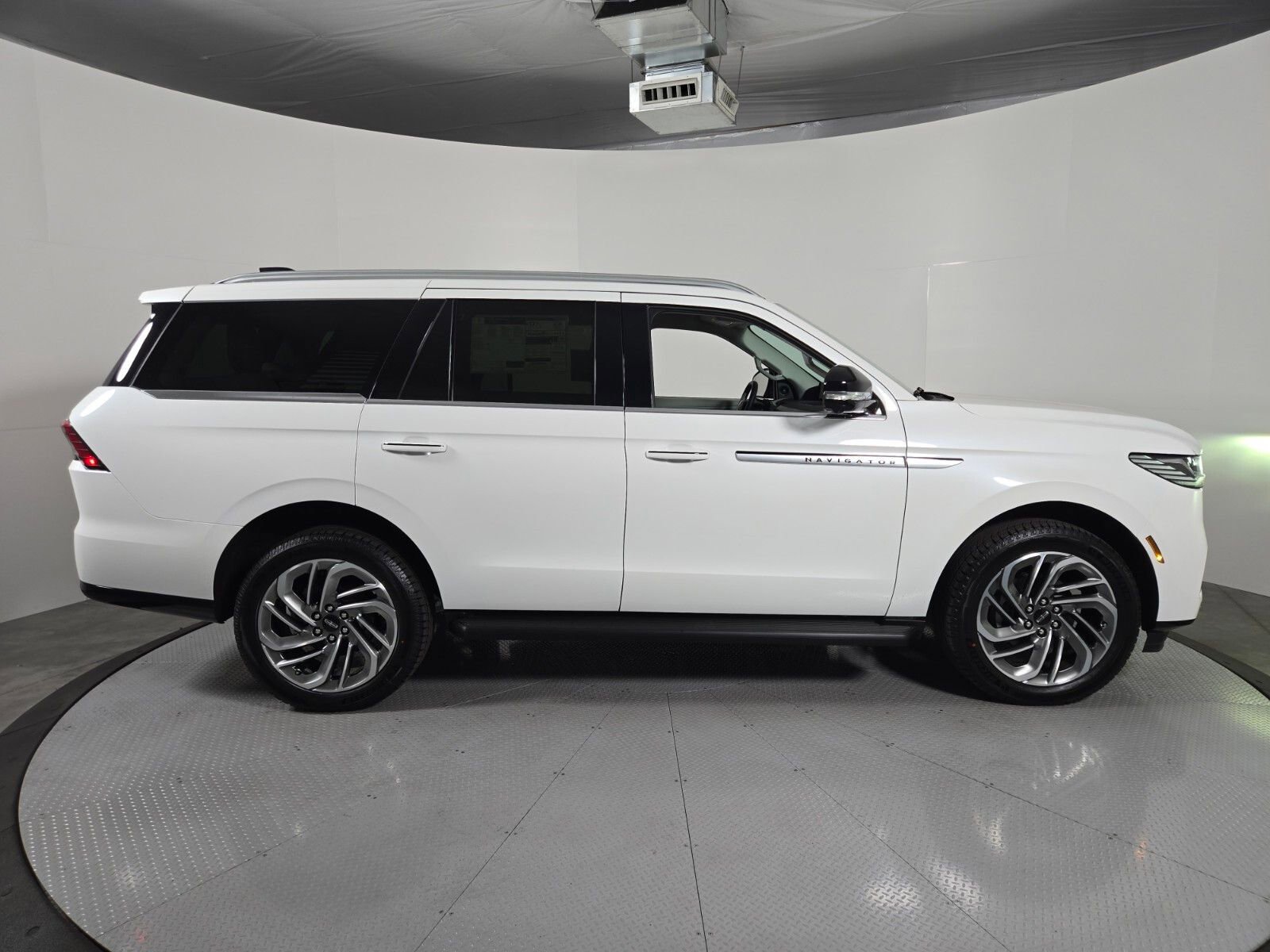 New 2026 Lincoln Navigator Premiere AWD/4WD image 3