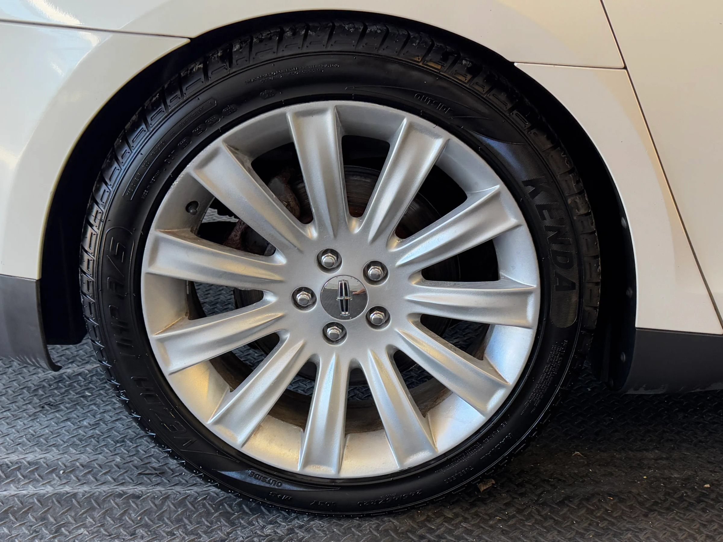 Used 2009 Lincoln MKS AWD image 11