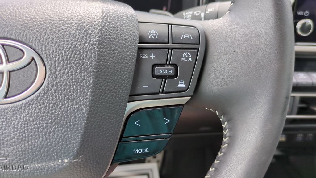Used 2025 Toyota Camry SE w/ Convenience Package FWD image 22