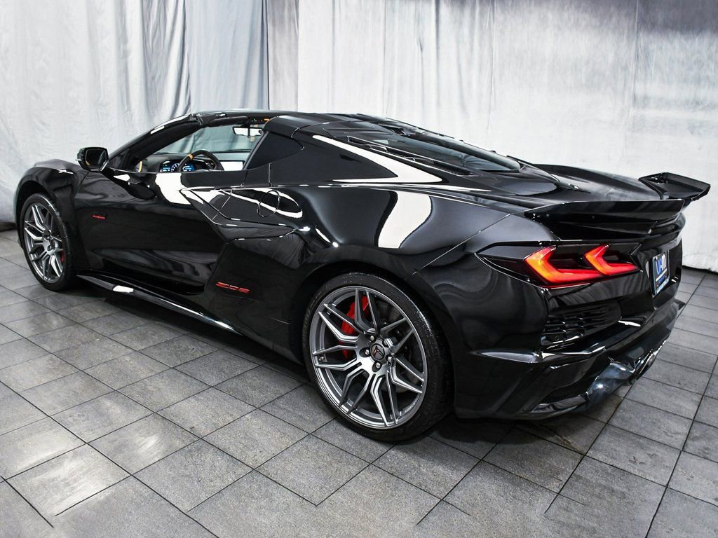 Used 2023 Chevrolet Corvette Z06 image 4
