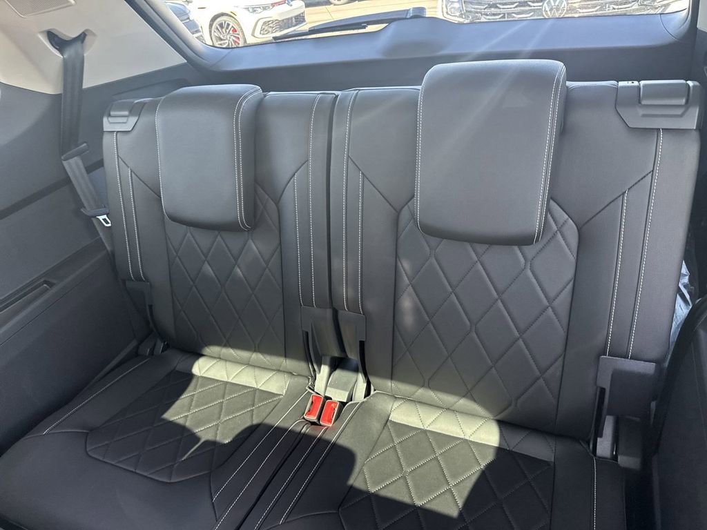 New 2025 Volkswagen Atlas SEL Premium R-Line image 15