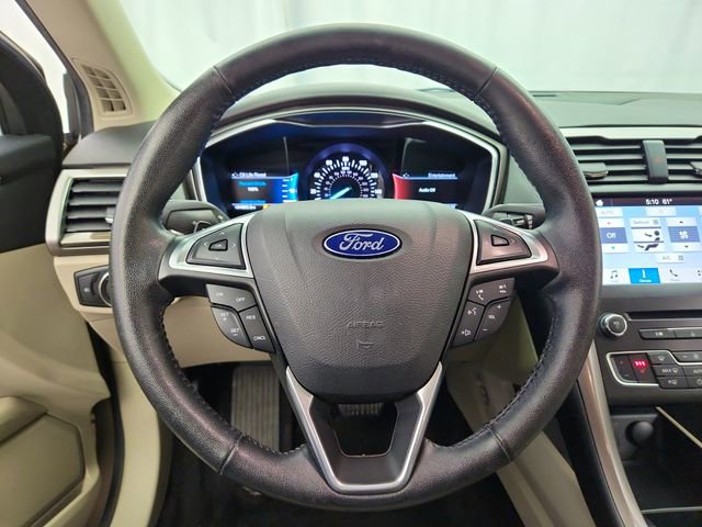 Used 2017 Ford Fusion SE w/ Fusion SE Technology Package FWD image 12