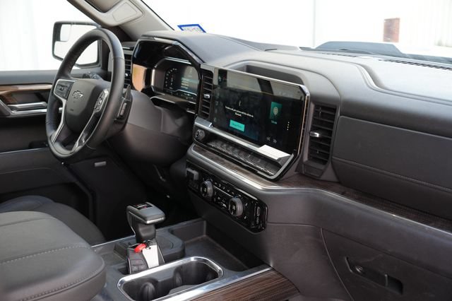 Used 2025 Chevrolet Silverado 1500 LT Trail Boss w/ Convenience Package II AWD/4WD image 18