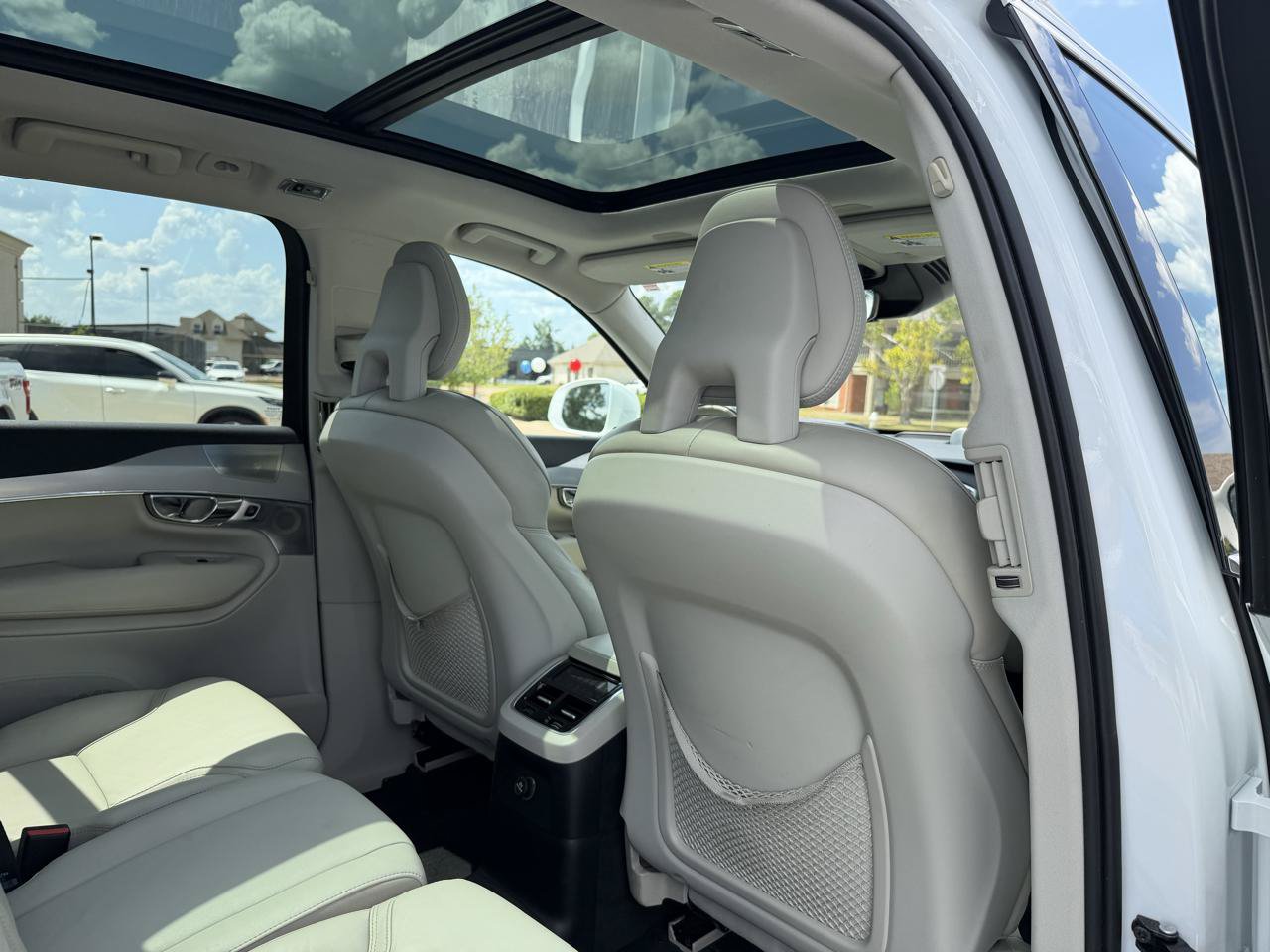 Used 2016 Volvo XC90 T8 Momentum w/ Vision Package AWD/4WD image 20
