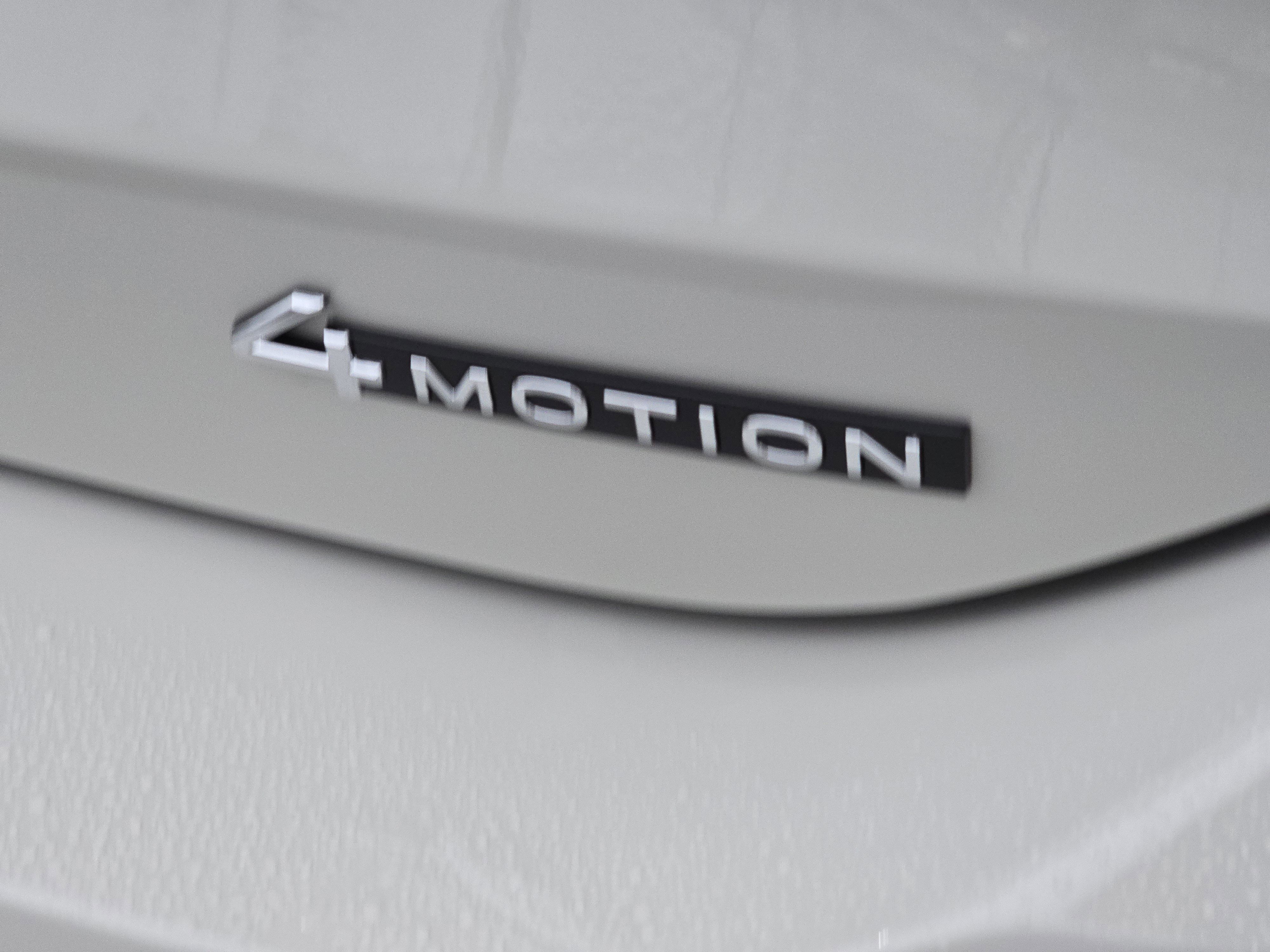 New 2026 Volkswagen Tiguan SE R-Line image 11