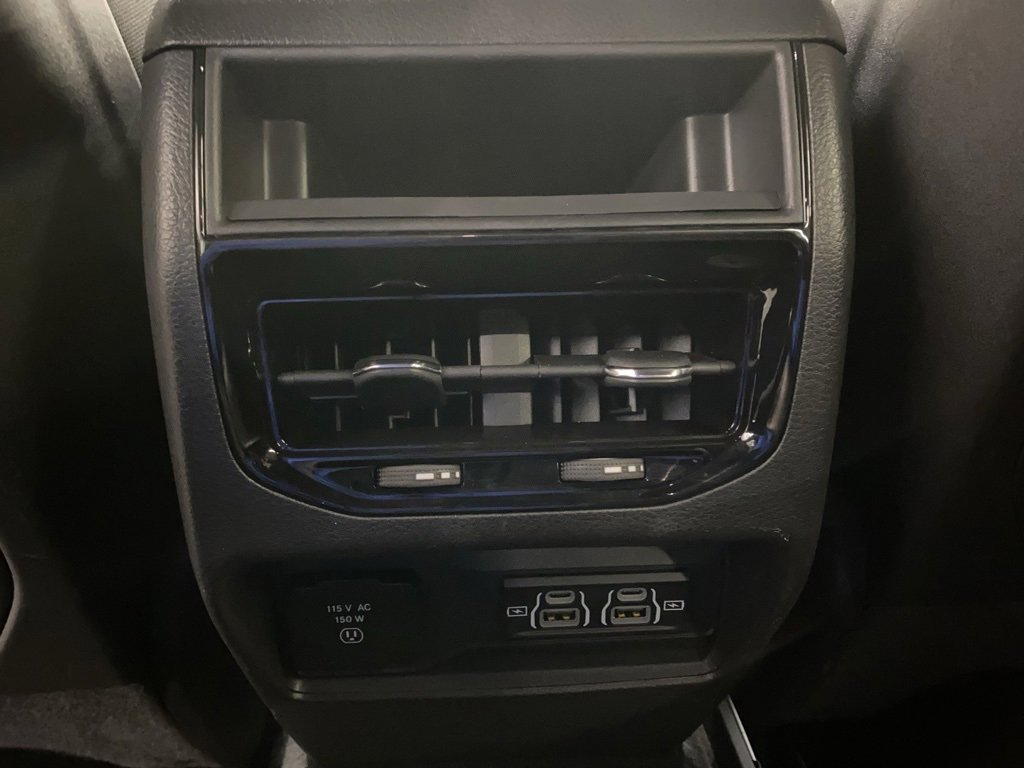 Used 2024 Jeep Grand Cherokee Altitude image 20