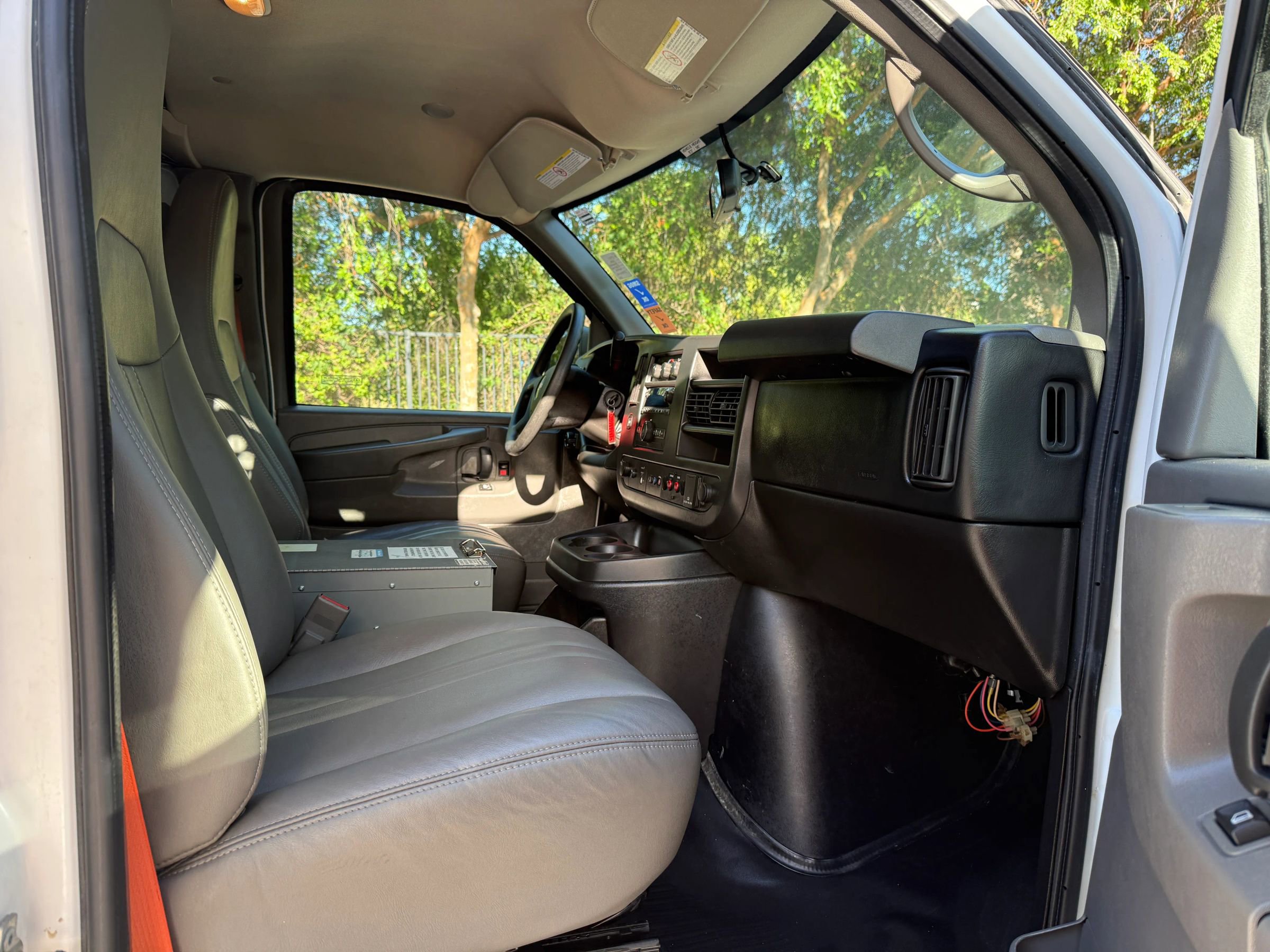 Used 2015 Chevrolet Express 2500 image 22