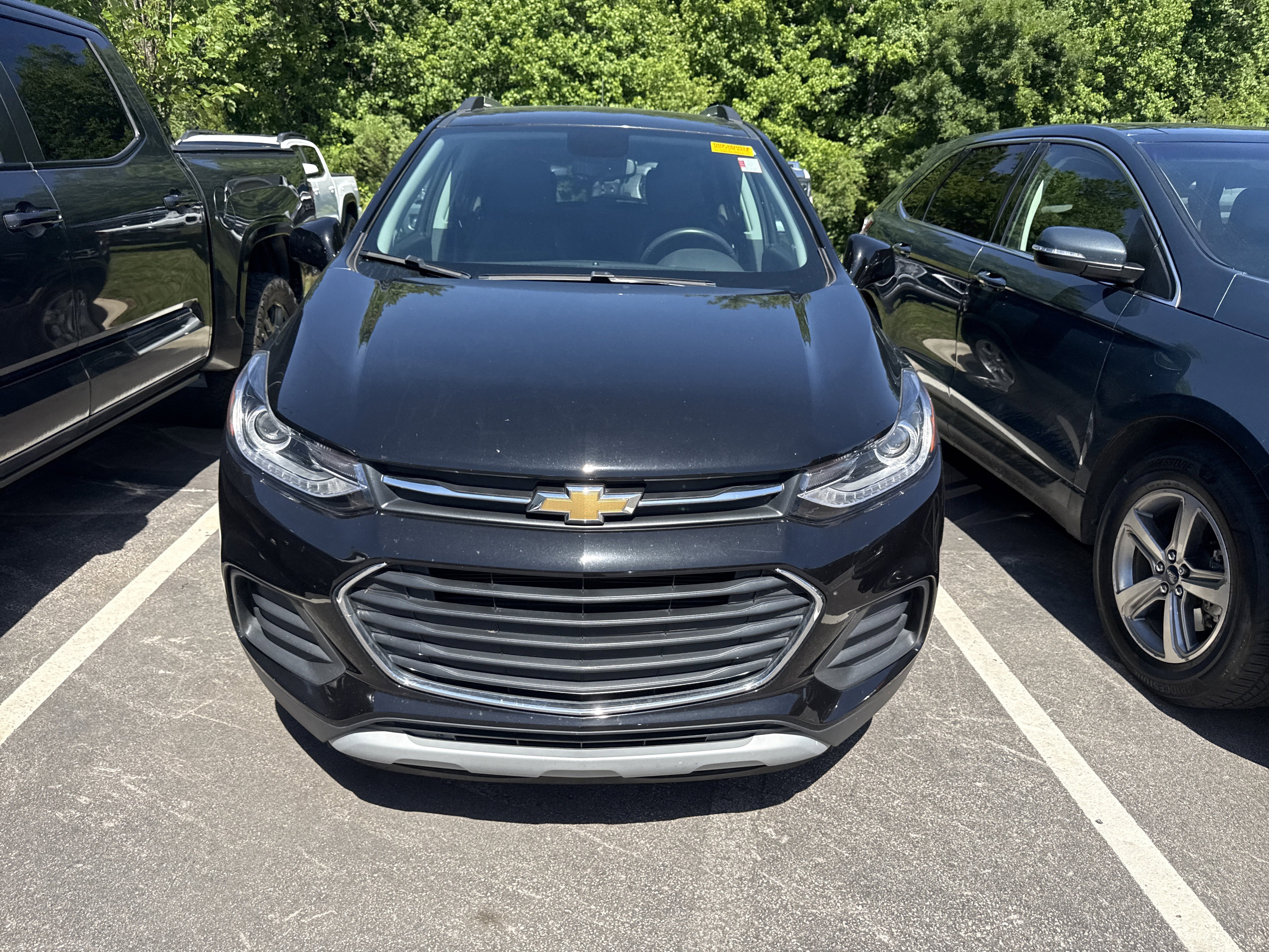 Used 2021 Chevrolet Trax LT w/ LT Convenience Package FWD image 2