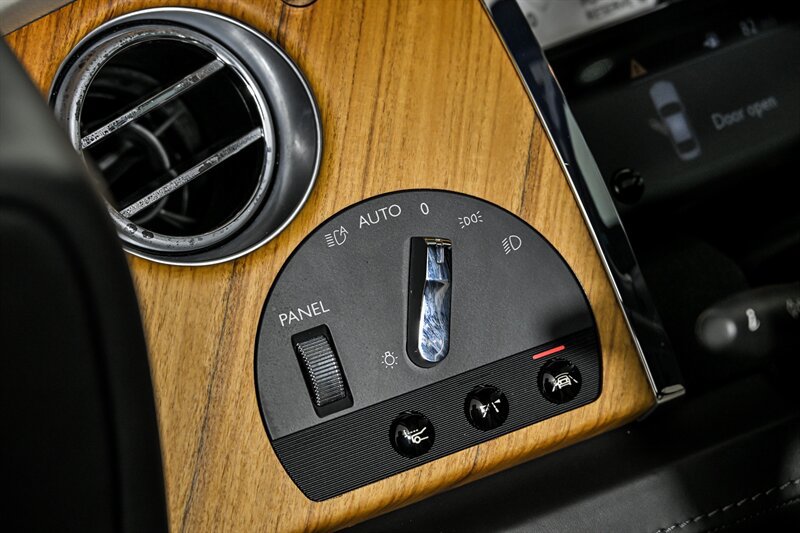 Used 2017 Rolls-Royce Wraith RWD image 22