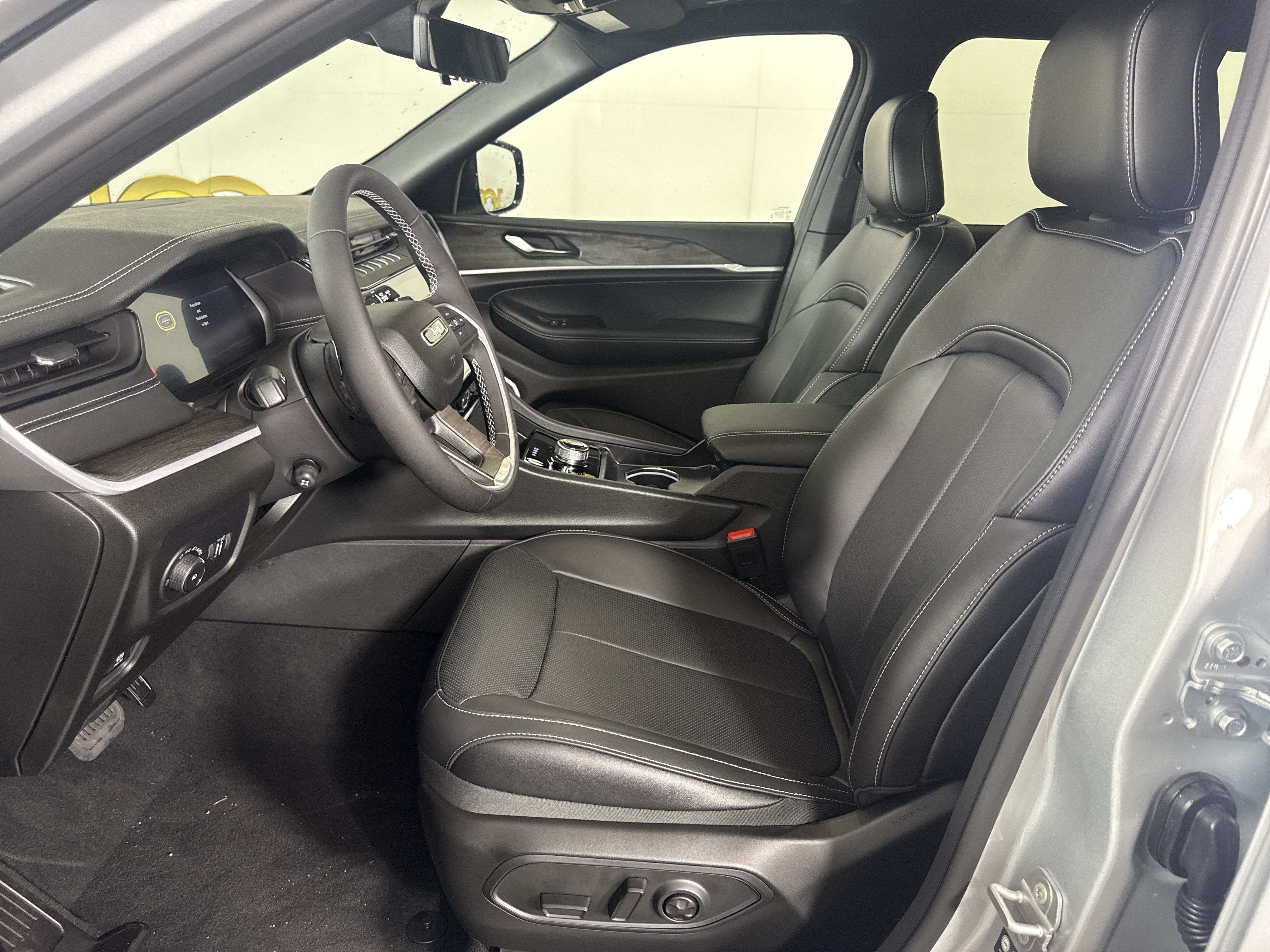 New 2026 Jeep Grand Cherokee Limited AWD/4WD image 12