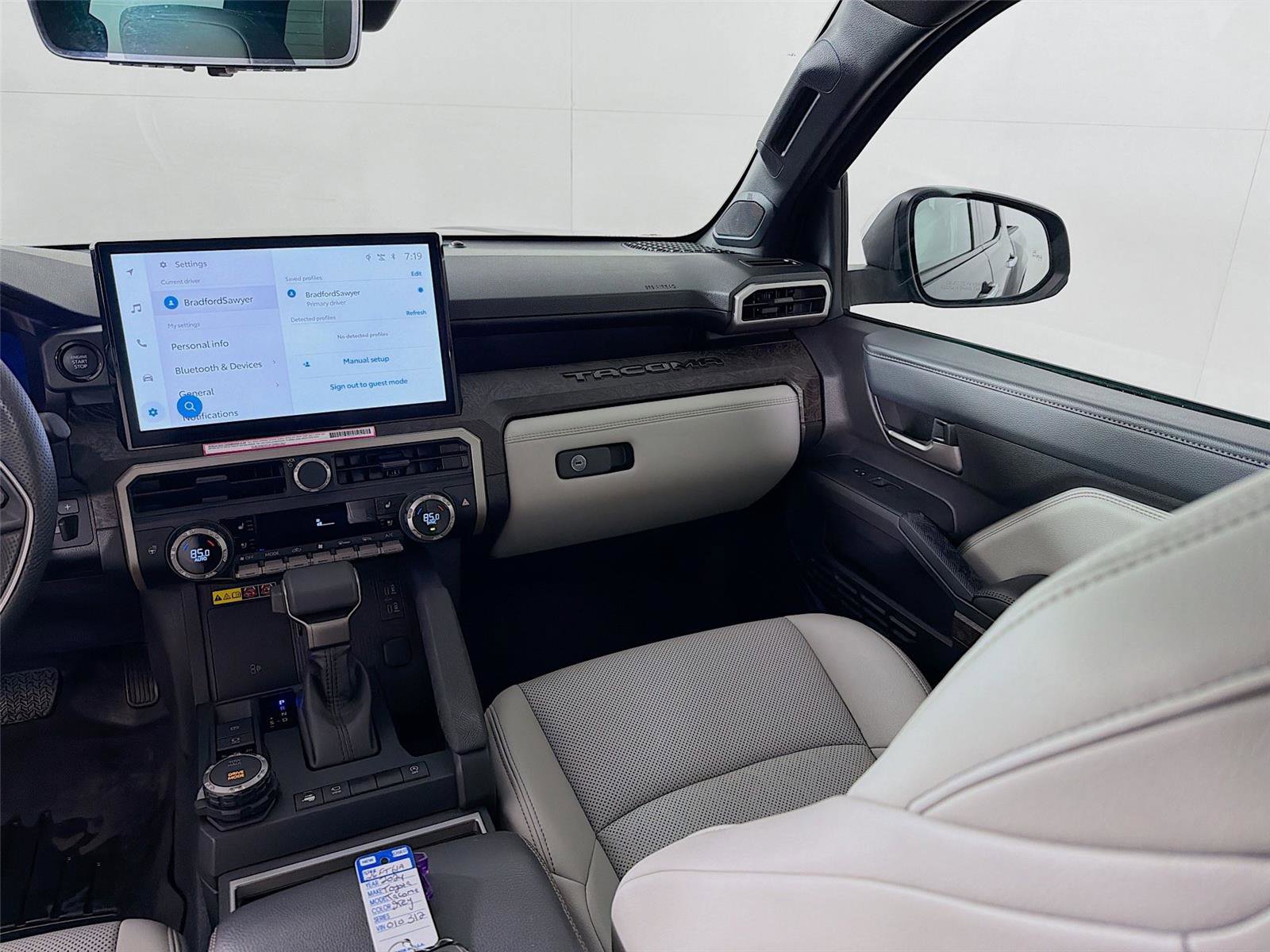 Used 2024 Toyota Tacoma Limited w/ Limited Package (LT) image 24