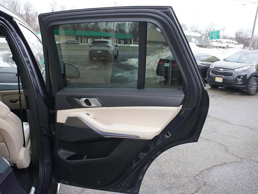 Used 2022 BMW X5 xDrive40i w/ Premium Package AWD/4WD image 33
