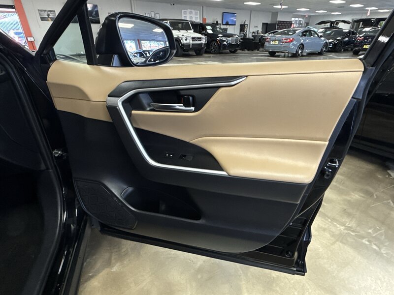 Used 2020 Toyota RAV4 XLE AWD/4WD image 19