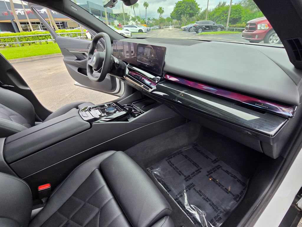 Used 2025 BMW 540i xDrive w/ Premium Package AWD/4WD image 23