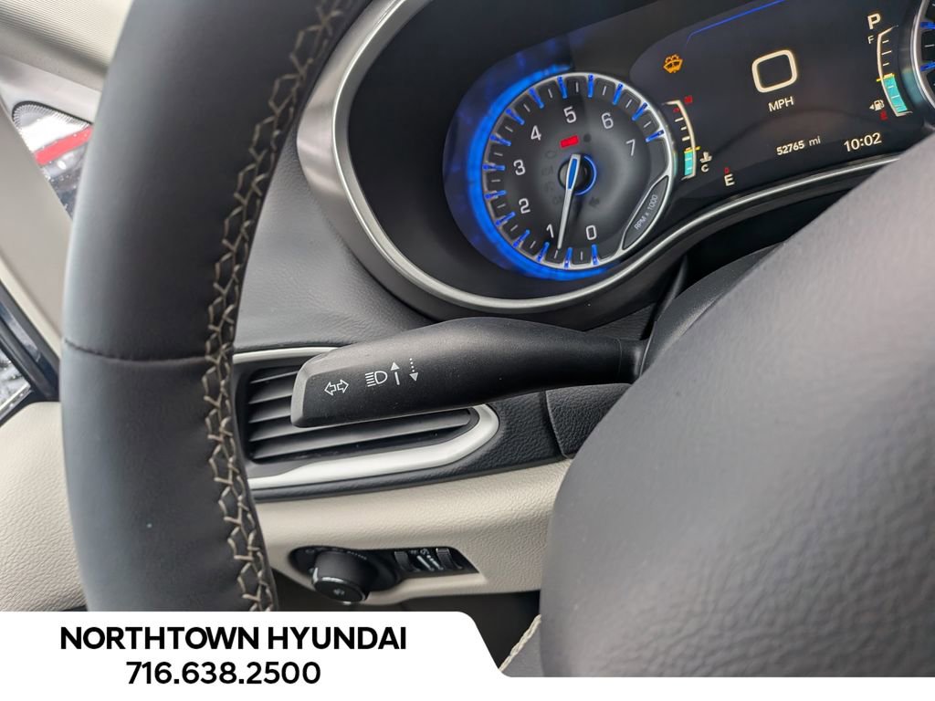 Used 2024 Chrysler Pacifica Touring-L image 29