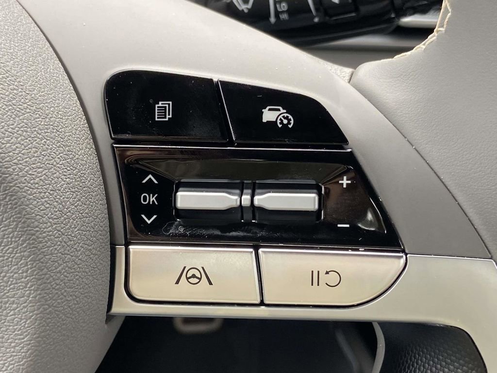 Used 2025 Hyundai Elantra Sport image 25