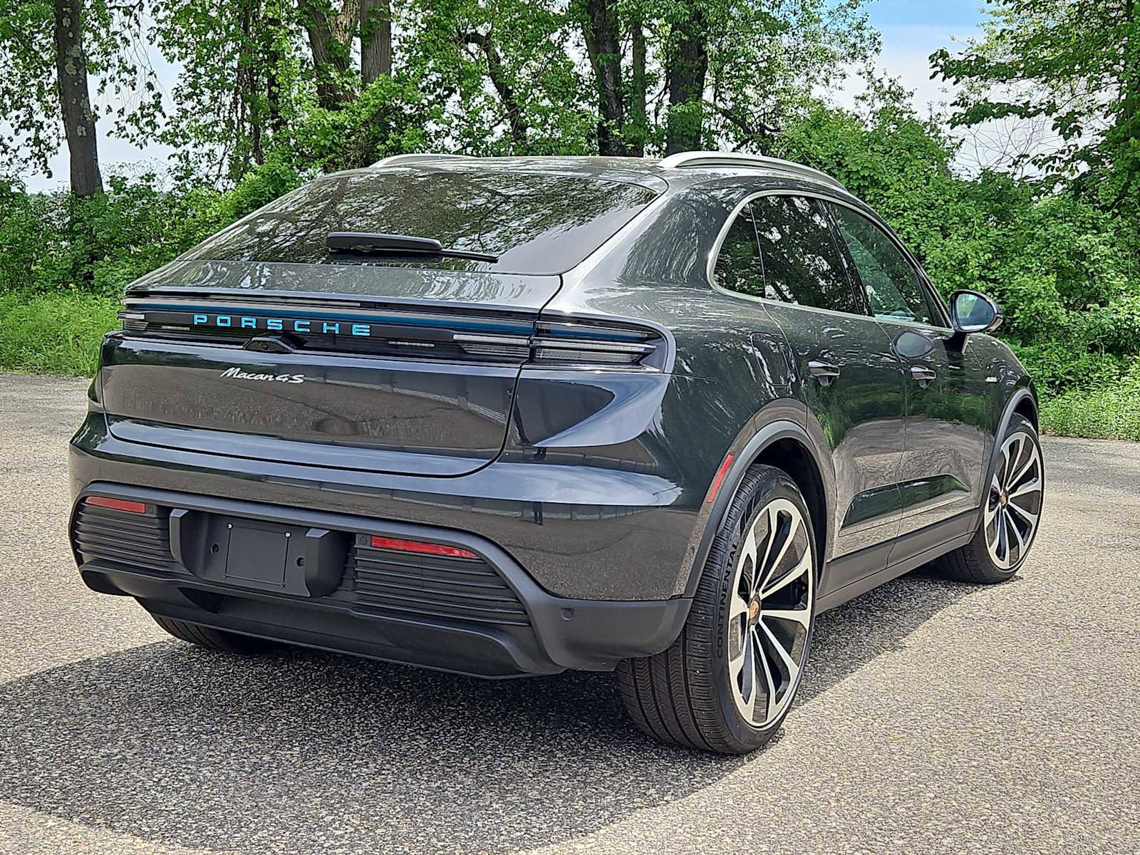 Used 2025 Porsche Macan 4S Electric AWD/4WD image 12