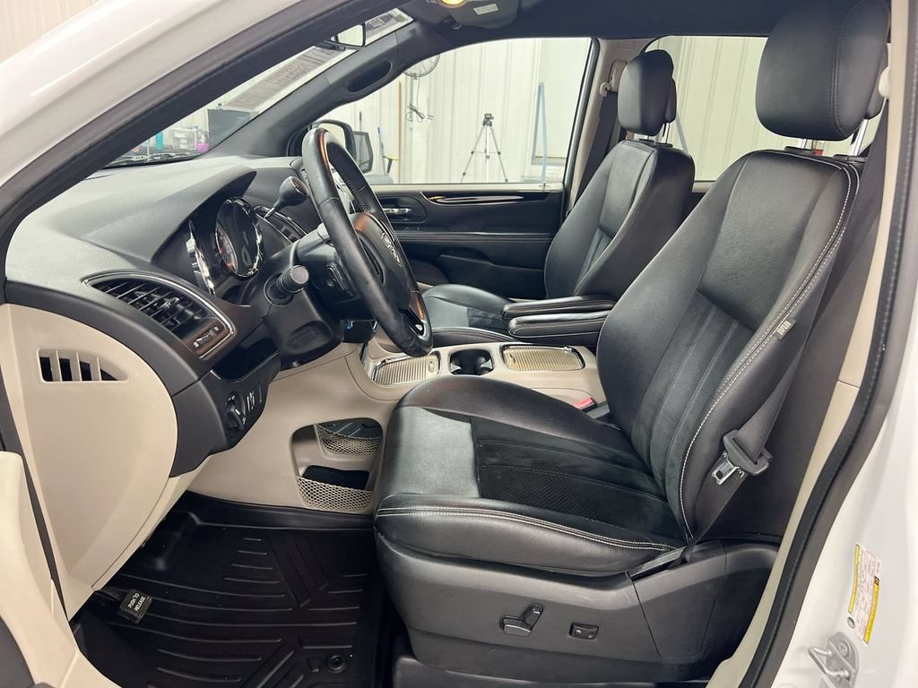 Used 2017 Dodge Grand Caravan SXT FWD image 19