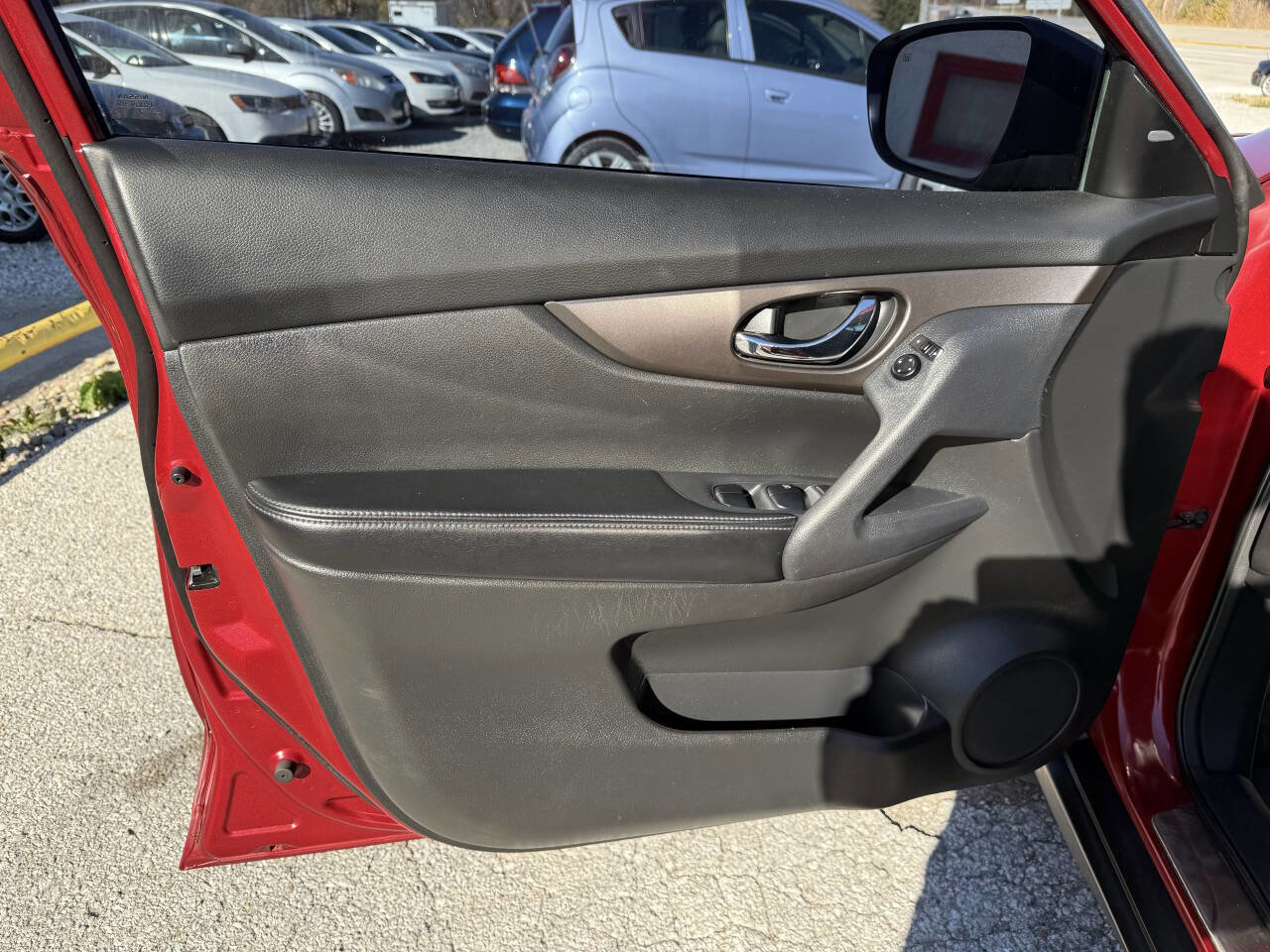 Used 2014 Nissan Rogue SV w/ SV Premium Package image 17