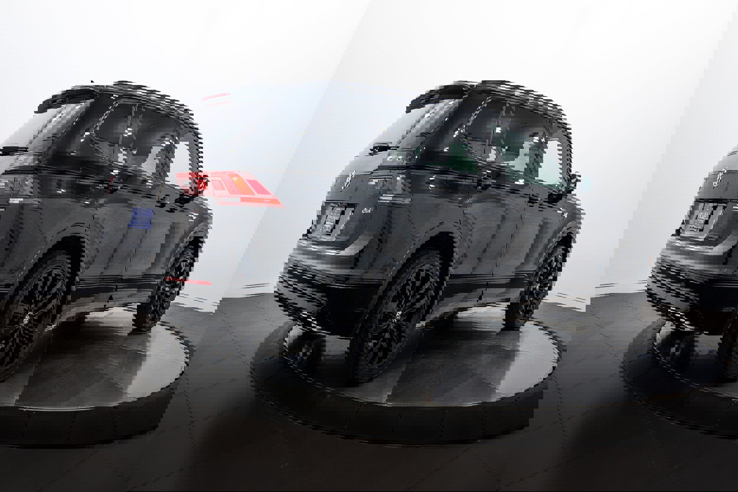 Used 2021 Volkswagen Tiguan SE R-Line image 4