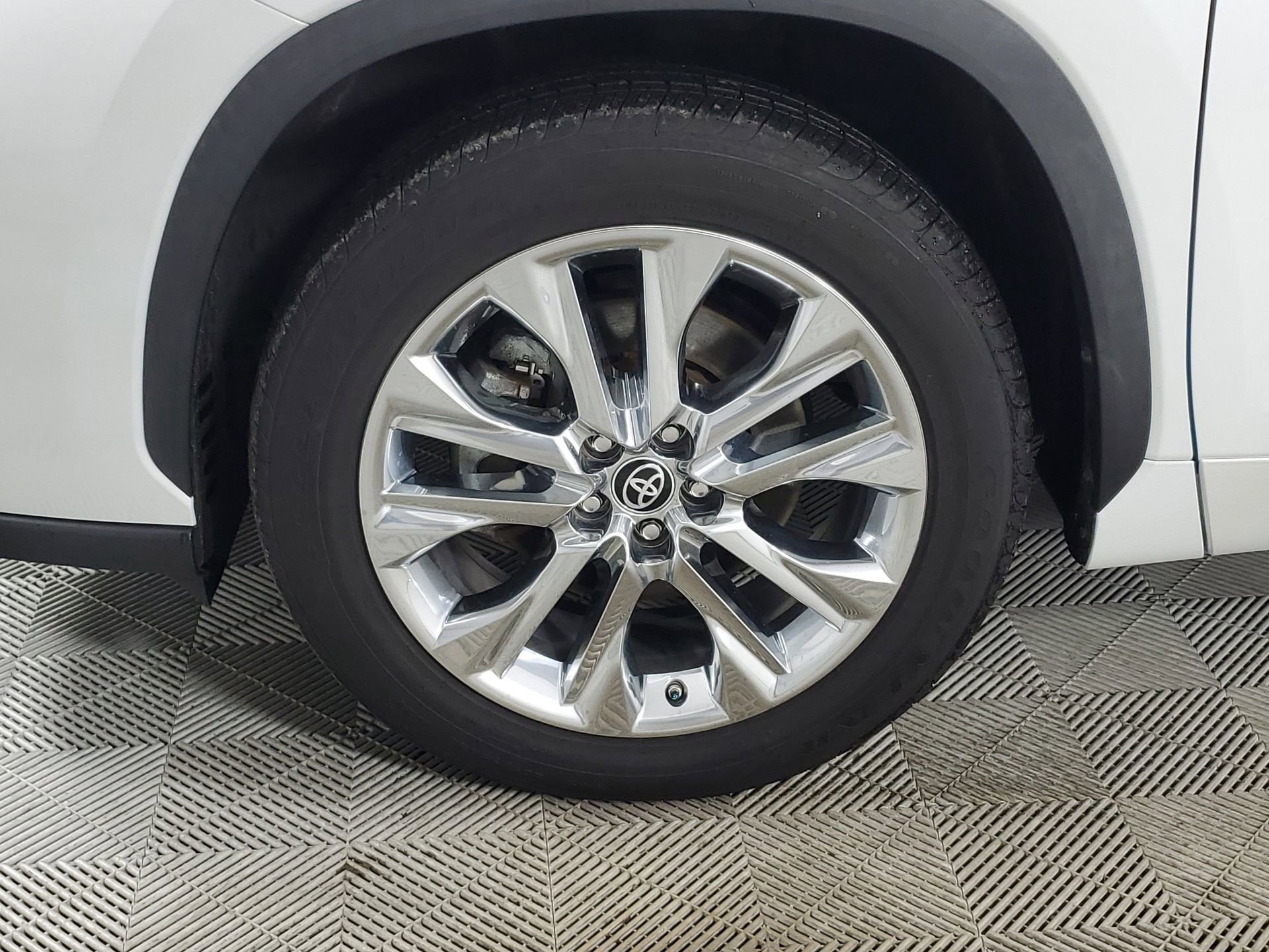 Used 2023 Toyota Highlander Limited image 17