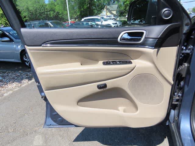 Used 2020 Jeep Grand Cherokee Limited AWD/4WD image 16