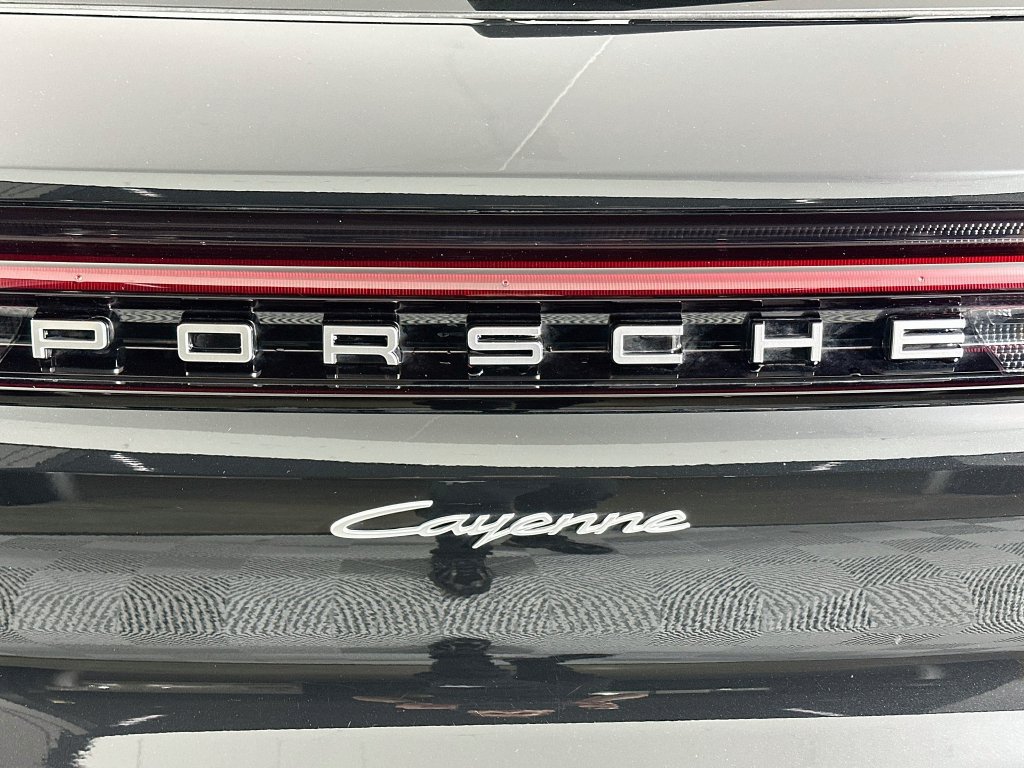 Certified 2025 Porsche Cayenne AWD/4WD image 33