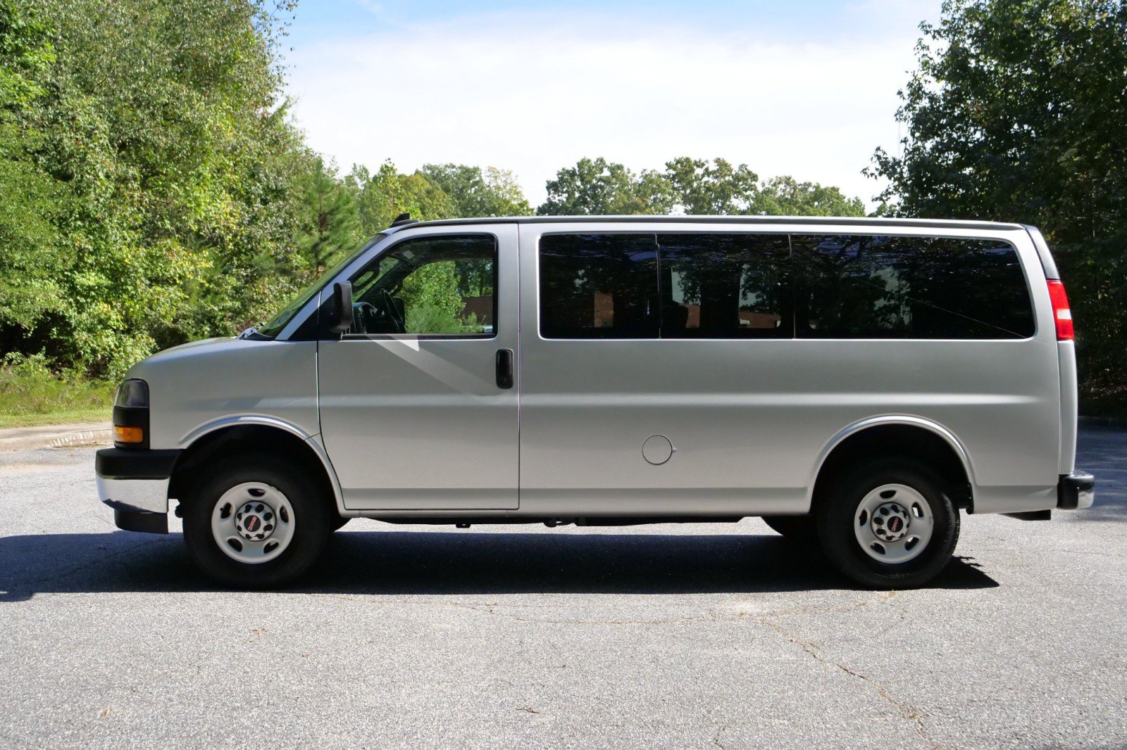 Used 2022 GMC Savana 2500 w/ Communications Package RWD image 32