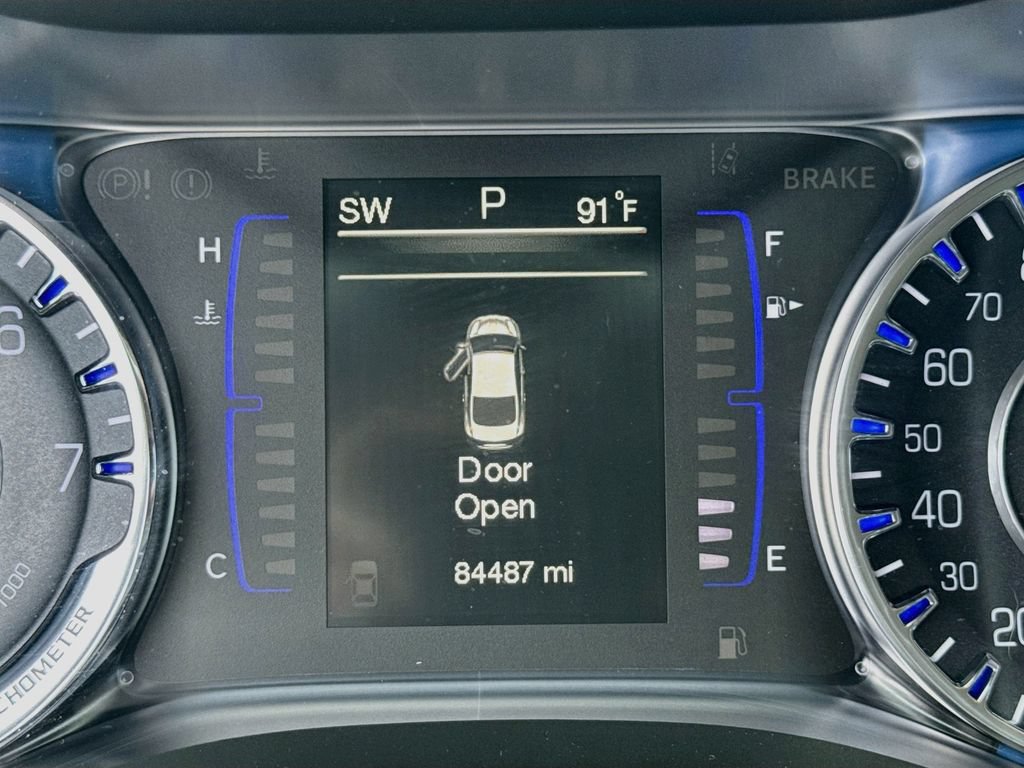 Used 2015 Chrysler 200 Limited w/ Convenience Group FWD image 10