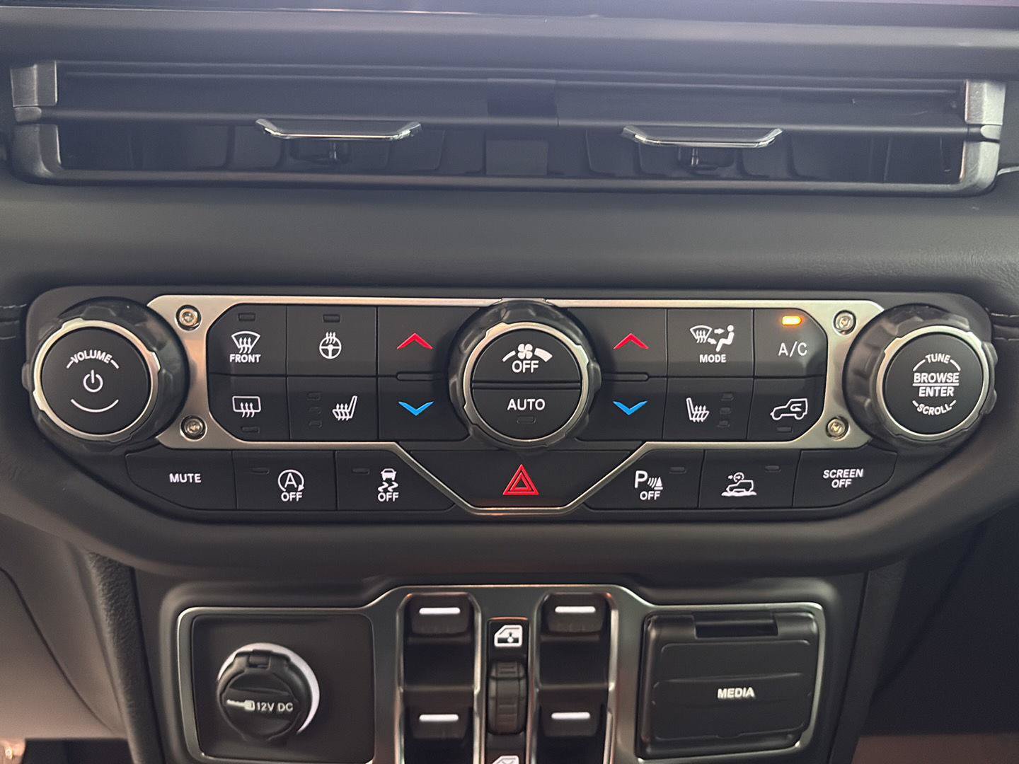 New 2026 Jeep Gladiator Mojave AWD/4WD image 15